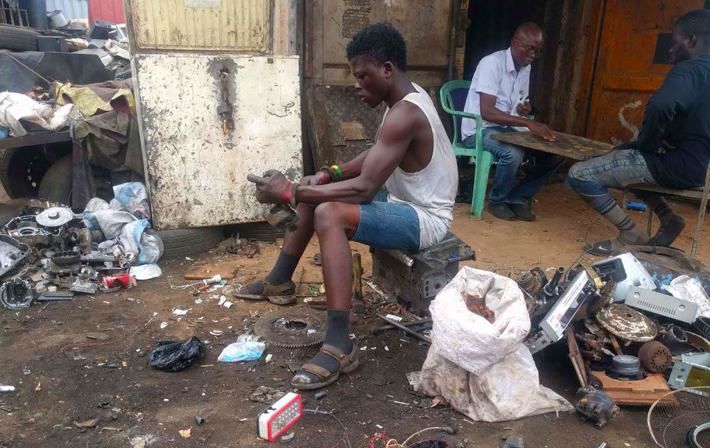 Наибольшую опасность электронные отходы представляют для тех, кто занимается их переработкой.